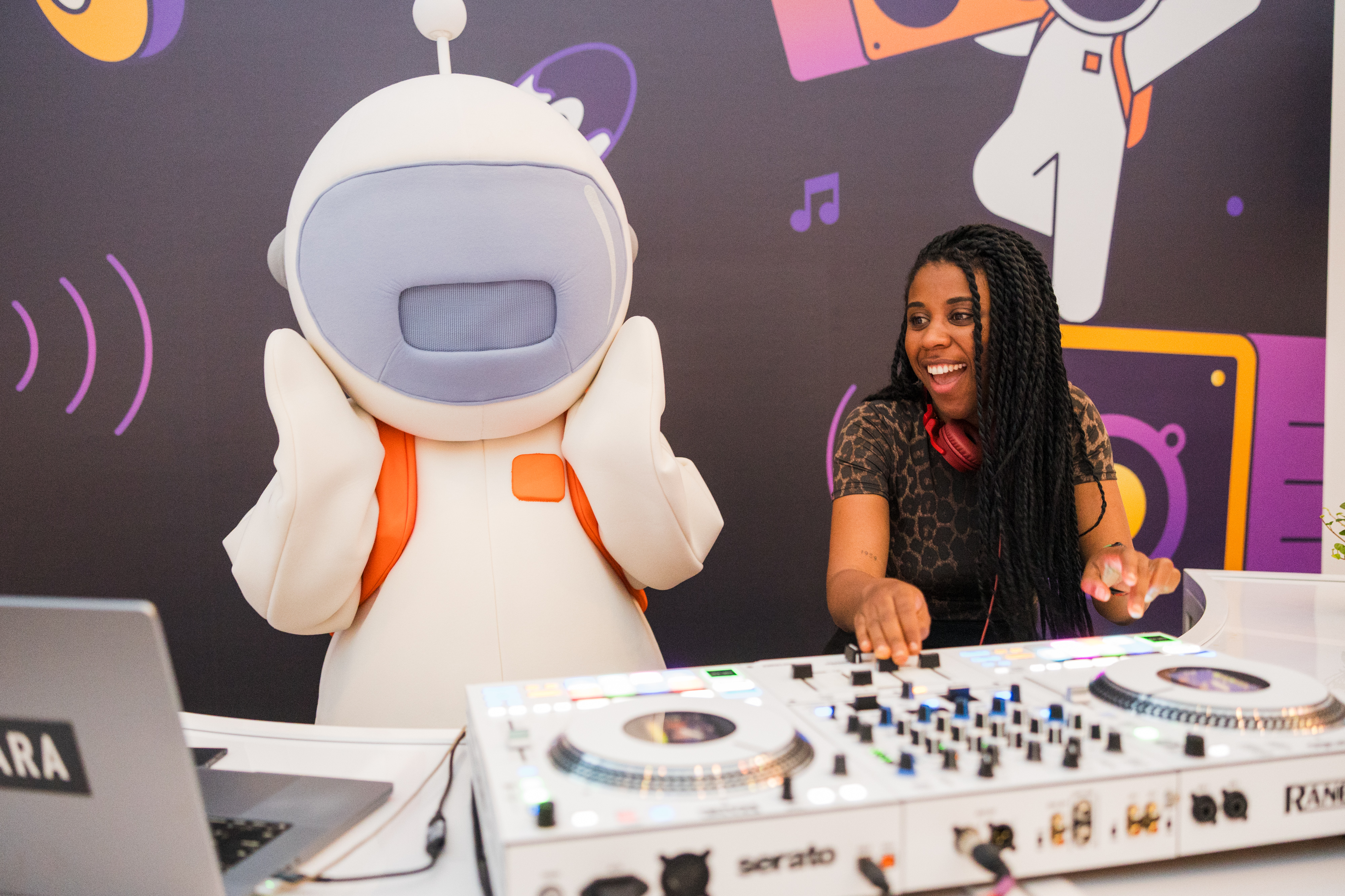 POST/CON 25 Postmanut